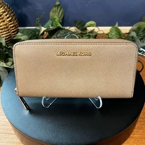 Michael Kors Dusk Full Zip Around Wallet EUC
